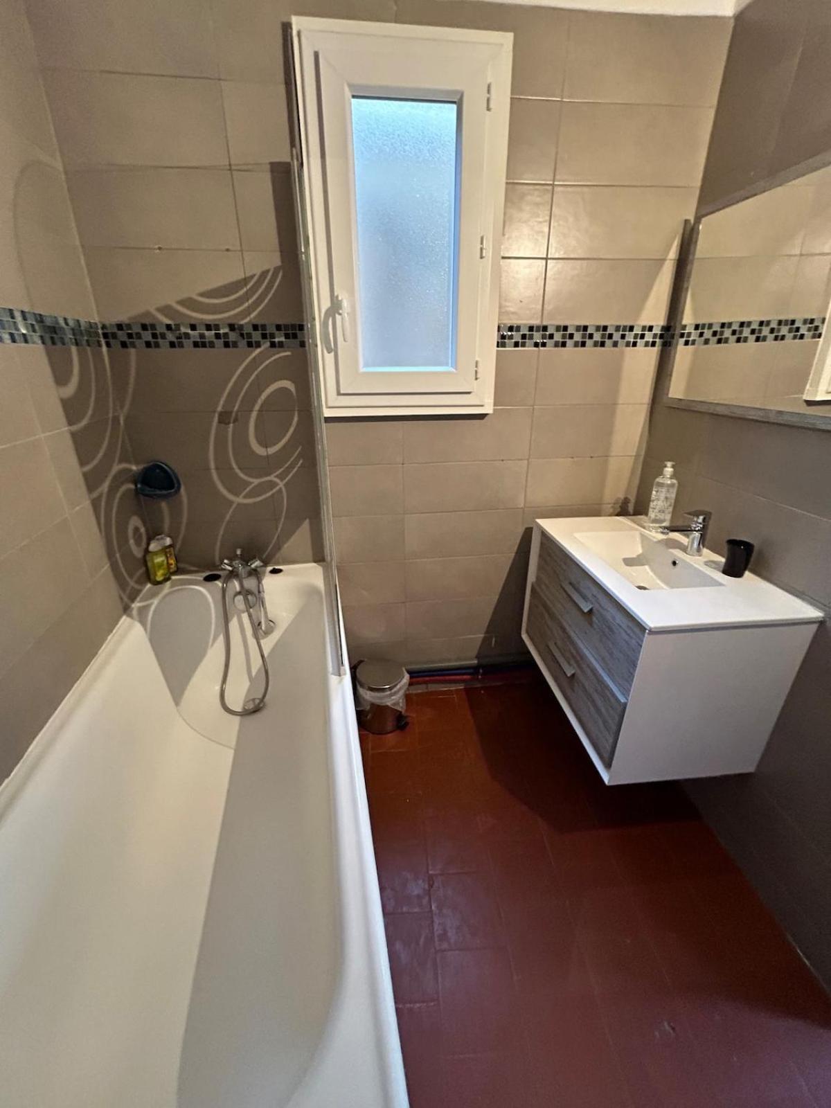 Grand Appartement De 100M2 -Allee Paul Riquet Beziers - 4Chambres - Wifi- Tv Connectee Kültér fotó